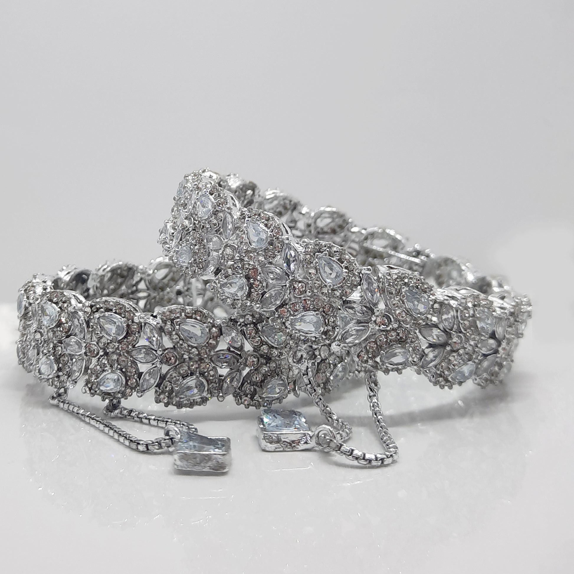 Image of (Snowy Elegance) from an exquisite collection by Al Musk Jewellery.